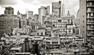 Leica Gallery Prague – Julian Lennon a Viktor Kronbauer