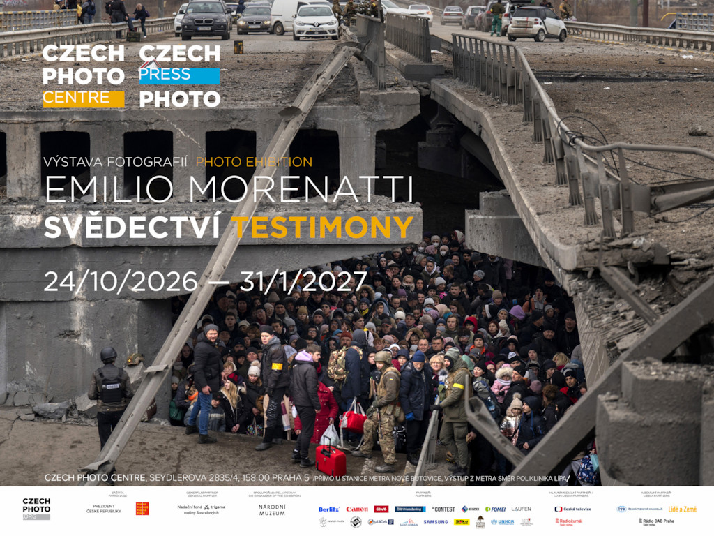 Plakát výstavy Emilio Morenatti: Svědectví (Czech Photo Centre, Czech Press Photo).